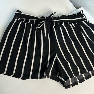 Plus size black and white striped short pants